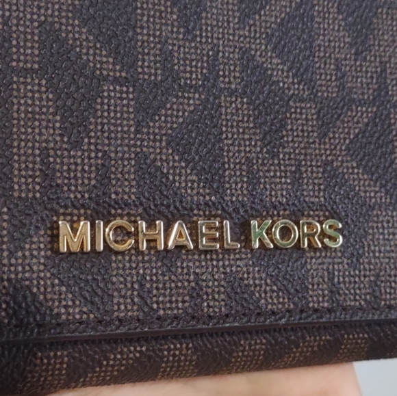 Michael Kors Jet Set Logo Wallet - Picture 2 of 12